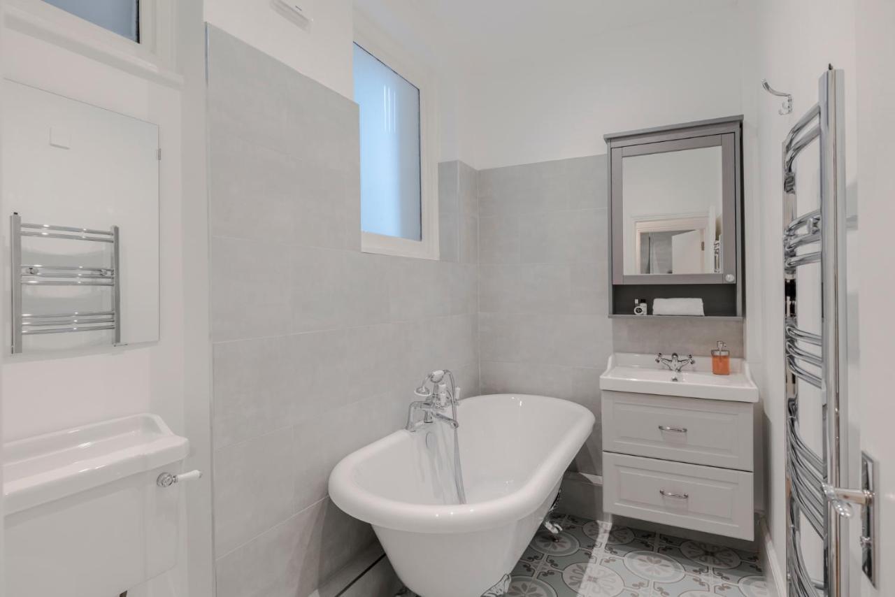 Lux And Spacious 4 Bedroom Apt Camden Лондон Екстериор снимка